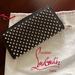 CHRISTIAN LOUBOUTIN new with tags no box
Panettone Studded